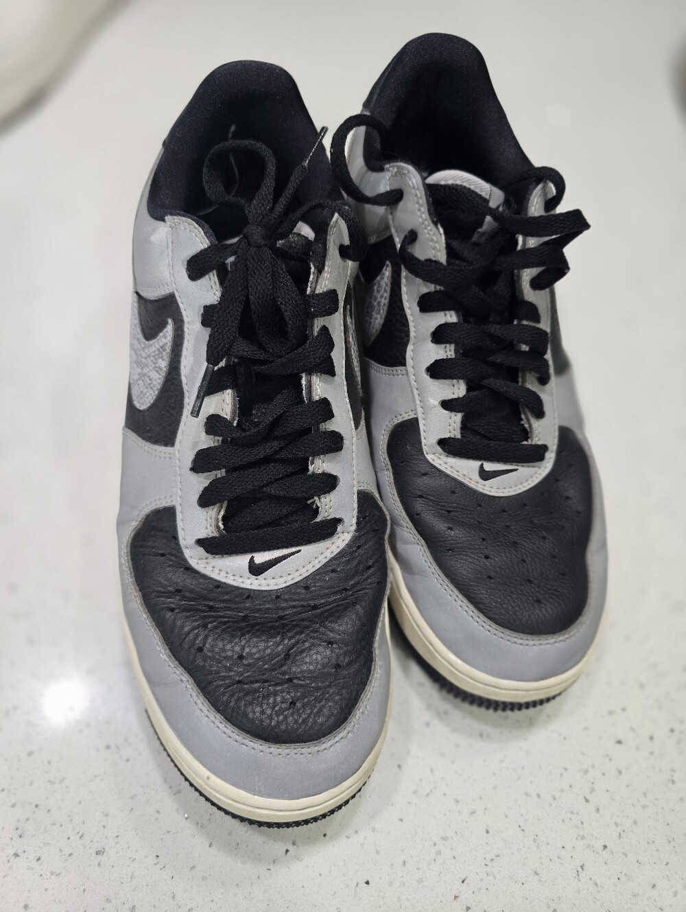 Air FORCE 1 nike Sliver And Black FelectuveMen's Black and Gray Low-Top Sneakers